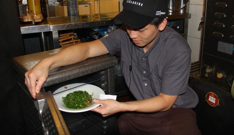 �Ϻ��׼ҡ�������������֤��Ӫҵ�����Ų���Ĳ����Ŷӣ�δ�����߶�Զ��