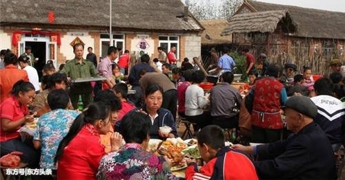订婚彩礼不得超过2万?超额严重或涉嫌贩卖人口,某地新规惹争议
