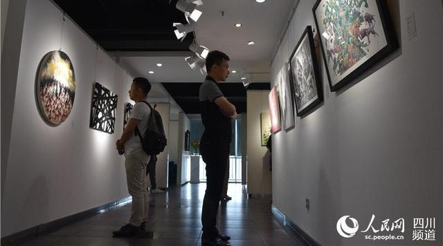 �ɶ��������ѹ�չ ���Ľ조��ͨ��ĸ���к�������������չ��չ