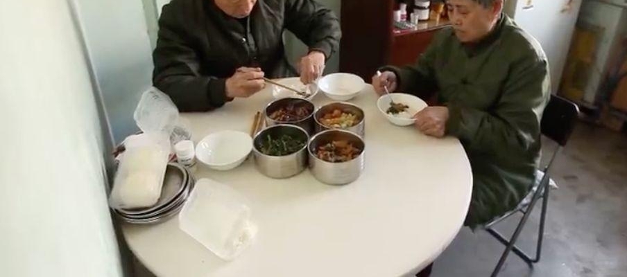 妻子得不治之症,自己被查出患癌,生死边缘他的选择让无数人泪奔了.....
