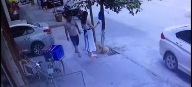 嚣张!少女街头被陌生人调戏,斥责后又遭掌掴