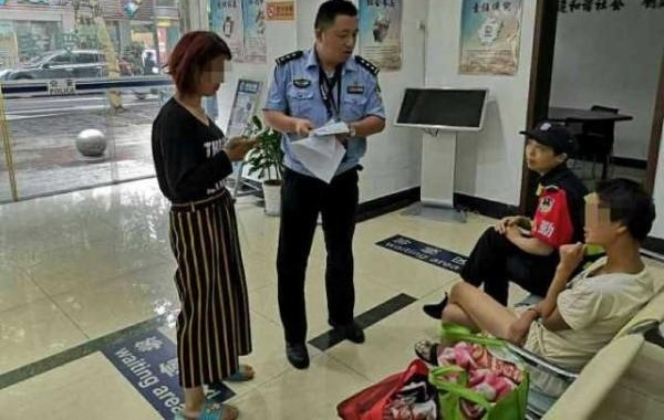 女子到杭州后迷路 民警辗转两天为她找到回家路