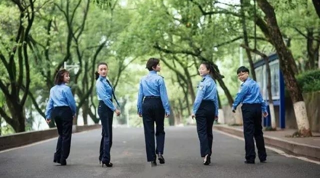 ѧѧ�Ⲩ���޵ĺ��ϸ�У��ҵ�գ������˾�û�еڶ��α�ҵ��