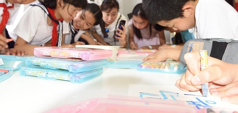 看了这个展览,才知上海少儿美术作品“当代性”有多强