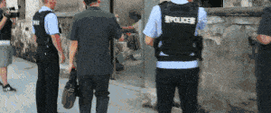 ���ذ�Ѯ��ĸ�Բ��ڴ��м��ѻ� һ����Ůչ��������ս��
