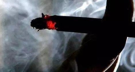 ����35��С��ͻ���Ĺ�����һ�ߣ�������������˵Ļ�ϰ�ߣ�