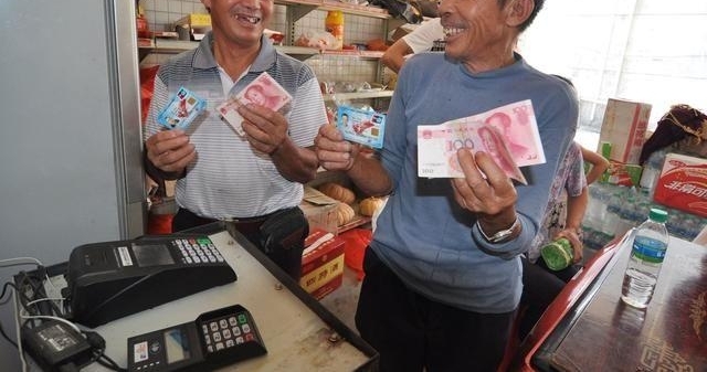 农民注意了,社保卡每年都有一笔钱,年底清零!不用就没了!
