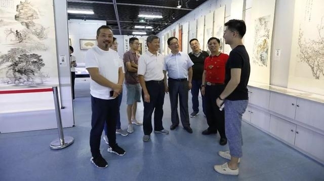 火爆的惠山区首届收藏品展落幕了,没看够?没看到?没关系,有下一次~