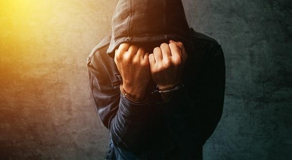 ?两男子凌晨盗窃电瓶 难逃视频巡逻“火眼金睛”被立即抓获