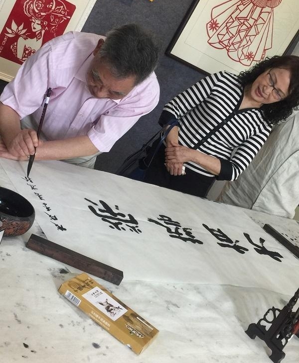 �溲�����������黭��������չ�� ���溲���������Ľ�����ʽ