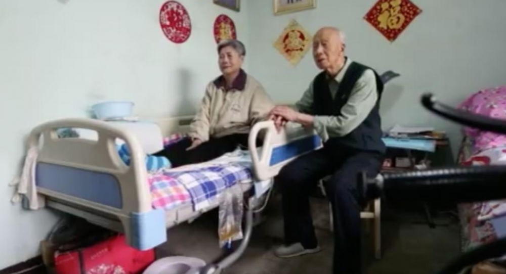 妻子得不治之症,自己被查出患癌,生死边缘他的选择让无数人泪奔了.....