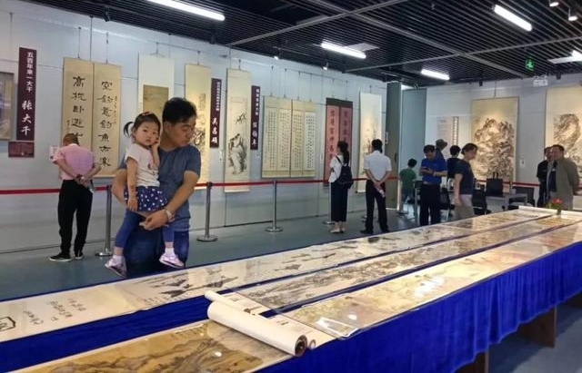 火爆的惠山区首届收藏品展落幕了,没看够?没看到?没关系,有下一次~