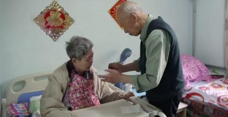 妻子得不治之症,自己被查出患癌,生死边缘他的选择让无数人泪奔了.....
