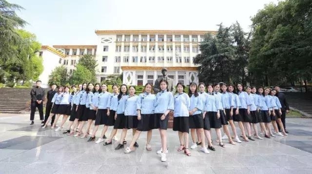 ѧѧ�Ⲩ���޵ĺ��ϸ�У��ҵ�գ������˾�û�еڶ��α�ҵ��