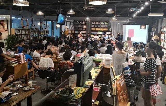 女诗人阿毛新书分享会在武昌550艺术书店举行,30年文学创作心历路程都在这里了