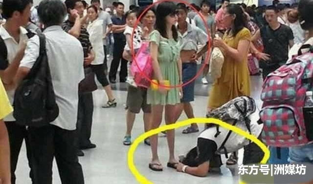 聚会上遇前女友, 酒劲上头令其后悔不及, 男子跪地: 原谅我