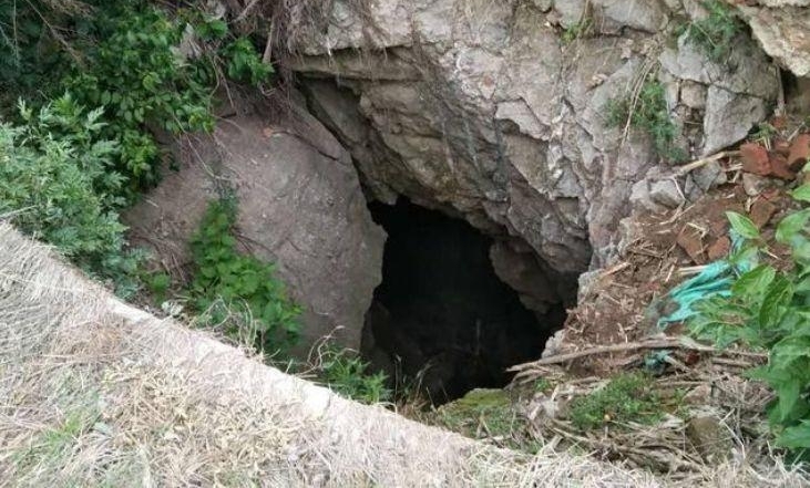 驴友探险坠落80米洞底 生死营救12小时