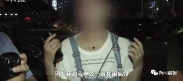 ���Ӻ�Ůͬ�³Է���ͻȻ��һİ�����˱������գ�һ�����࣬���ˡ�
