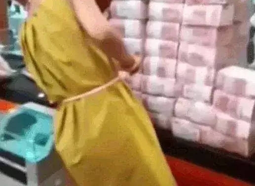 Ů��ȥ����ȡǮ,��������Ա������,�����������������˴���۾�