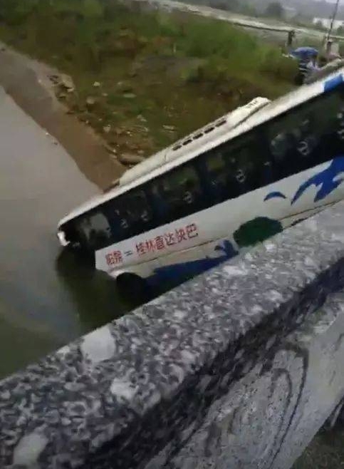 ͻ��������һ�����ײ�ƻ������뽭�У�˾��������ʻ��...