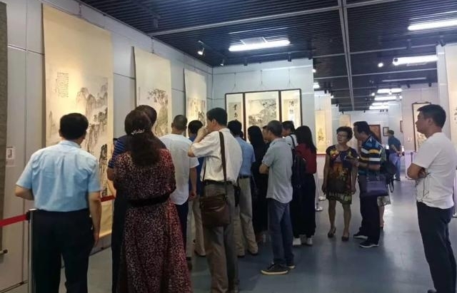 火爆的惠山区首届收藏品展落幕了,没看够?没看到?没关系,有下一次~