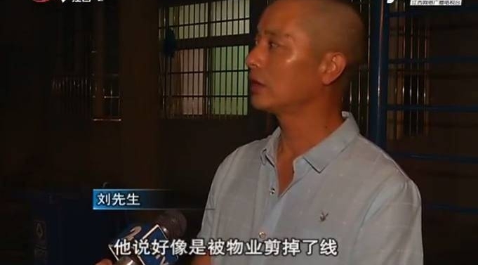 快递柜被物业断电,小伙投诉无门只能干出这傻事