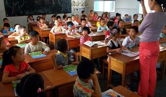 小学老师的真实收入有多少?退休老师揭开收入状况,让你想不到