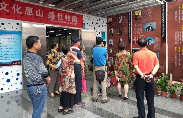 火爆的惠山区首届收藏品展落幕了,没看够?没看到?没关系,有下一次~