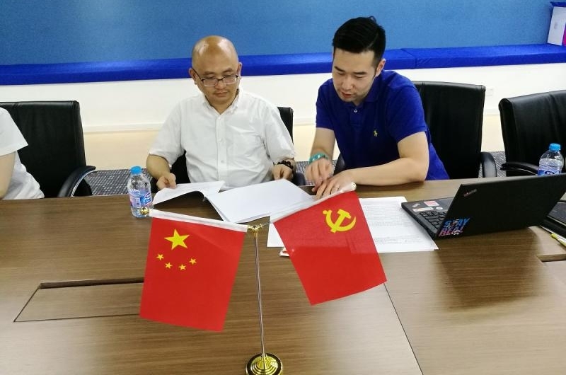 把网文“江湖元老”发展成党员,是怎样一种体验