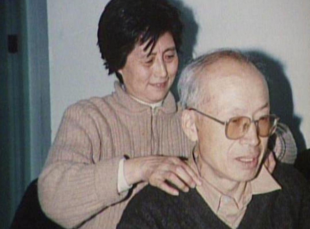妻子得不治之症,自己被查出患癌,生死边缘他的选择让无数人泪奔了.....