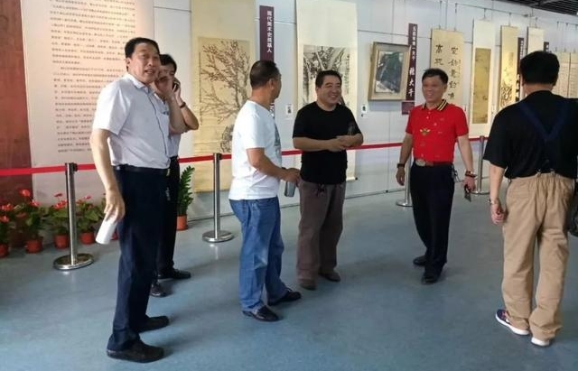 火爆的惠山区首届收藏品展落幕了,没看够?没看到?没关系,有下一次~