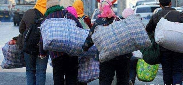 工作越来越难找,农民工深刻意识到了危机,未来的出路又在何方