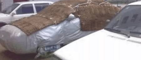 男子买一台新车,做了一举动让小区都知道 网友:每天看着你表演