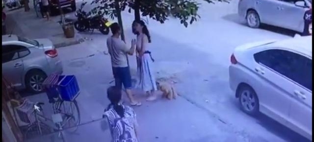 嚣张!少女街头被陌生人调戏,斥责后又遭掌掴