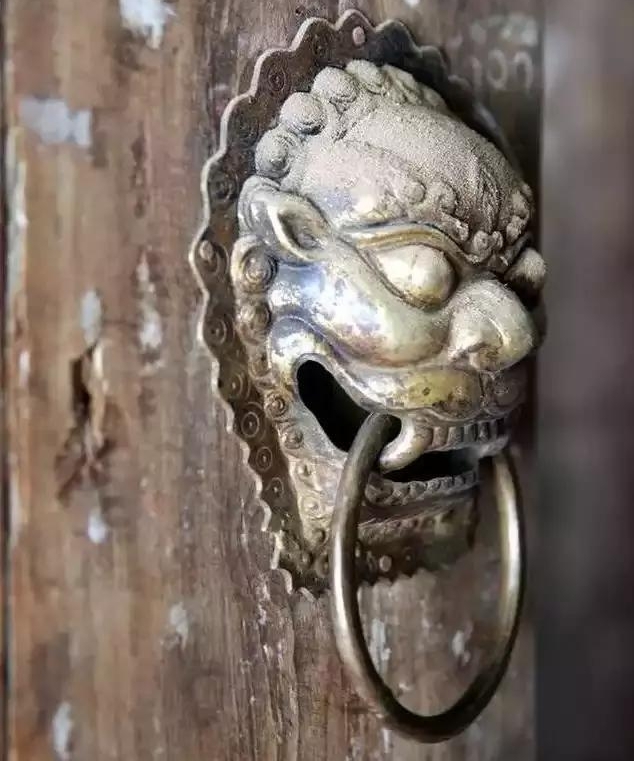 老汉独居30年,命不久矣才知住了一辈子的老屋竟是天价金丝楠!