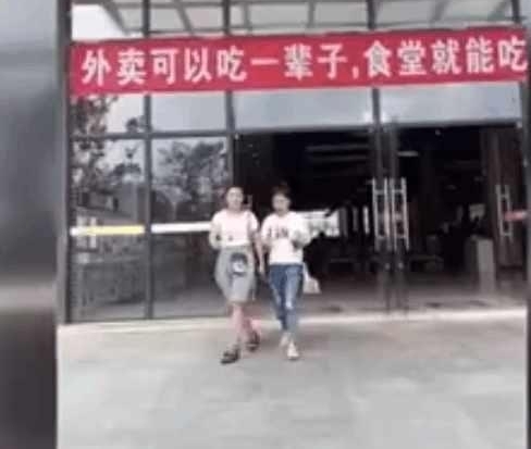 ʵ�ģ�ѧУʳ��Ϊ�˴�����������������棬ʵ����̫������