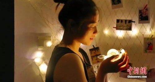 95后女孩1分钟摔倒600斤公牛 她怎么做到的?