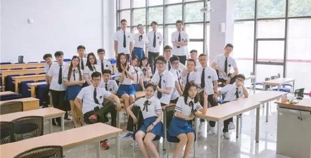 ѧѧ�Ⲩ���޵ĺ��ϸ�У��ҵ�գ������˾�û�еڶ��α�ҵ��