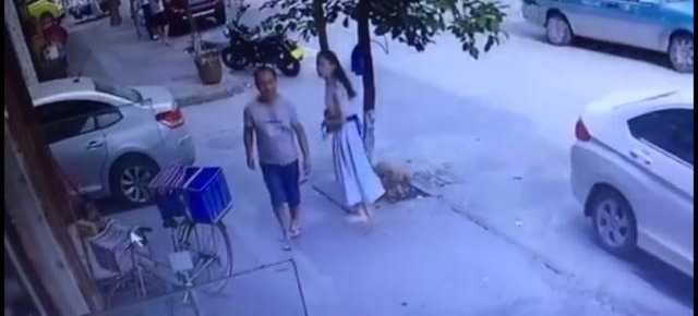 嚣张!少女街头被陌生人调戏,斥责后又遭掌掴