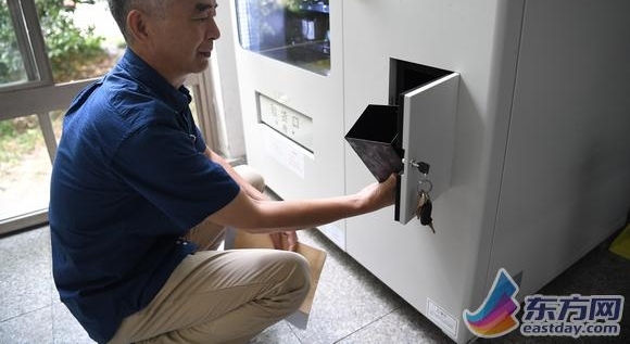 上海三所高校启用HIV尿检包自动售卖机 3到5天后可自助查询结果