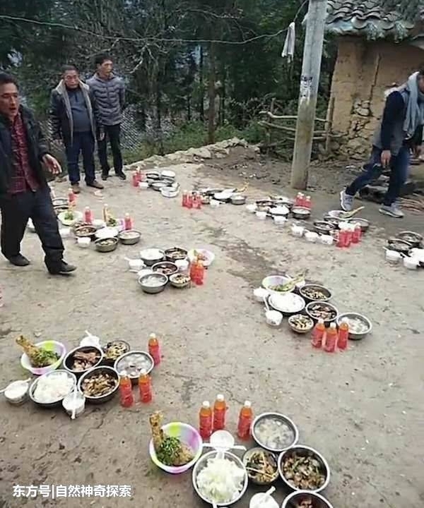 ũ������ϵľ�ϯ�����ڣ����гԷ�ʱ���ö���˲�䶼ɵ��