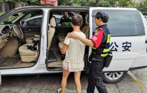 女子到杭州后迷路 民警辗转两天为她找到回家路