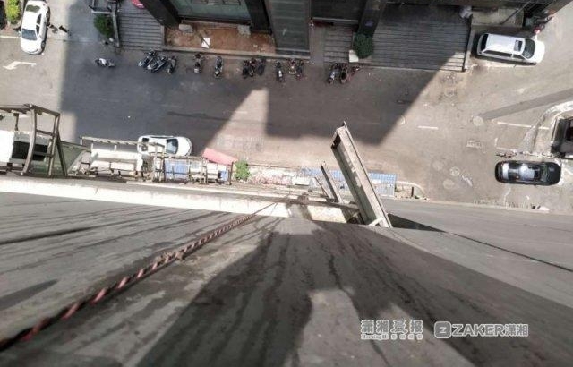 悲剧!一年轻女子在长沙解放西路 BOBO 国际坠亡
