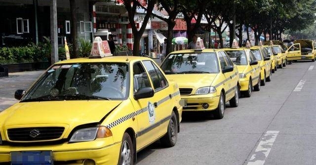全国最猛的重庆出租车,司机个个都是赛车手,乘客被吓哭!