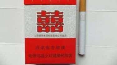 同学聚会,差生散烟没人抽,中途接一电话,同学们纷纷捡了起来