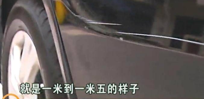 男子深夜约会女友,早晨轮胎上锁车身被划!物业证词却遭“打脸”