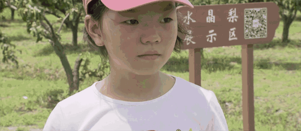 夜读|老爸参观时突然提议写作文,女儿“变脸”|16世纪木雕被修复成卡通人物,专家惊呆