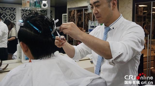 「中国梦大国工匠篇」“80后”美发师董一达:二十载打磨技艺 用“美”回报社会