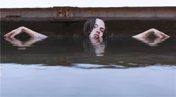 在冰川上画画,就问你牛不牛···