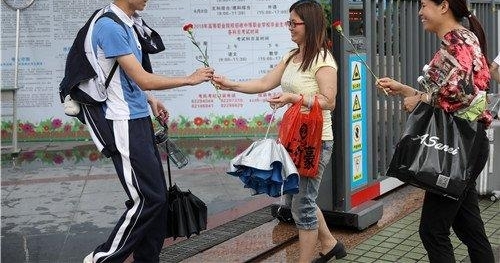 �ʻ�����ˮ��Ц�ݡ�ӵ�����߿����ս����ˣ�